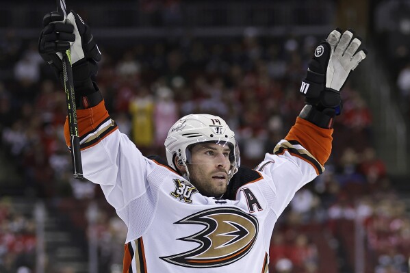 Henrique scores three as Ducks beat Devils 5 1 to snap five game
